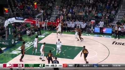 [Highlight] Trae Young shakes off a defender, admires his handiwork, then drains the corner 3