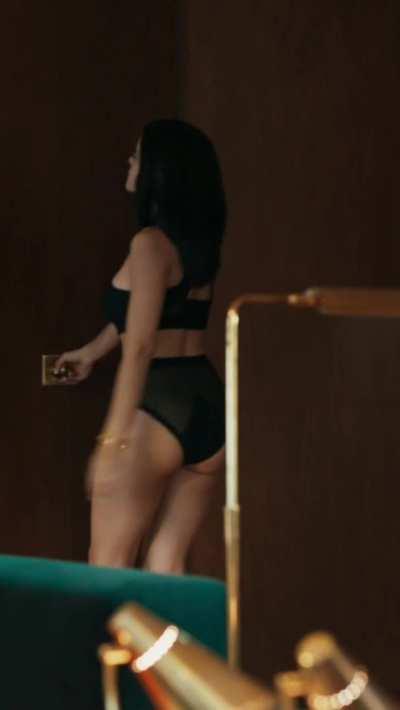 Booty in Diablo Guardian S1E7 (mobile crop)