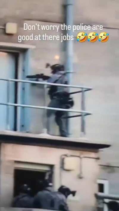 Don't worry cops are here 