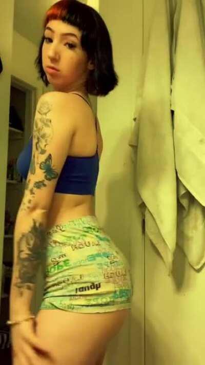 Krissyscx- Twerking (Booty Shake)