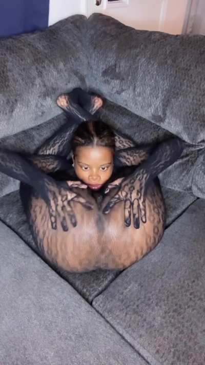 Training for autocunnilingus in my new body stocking 🤘🏾