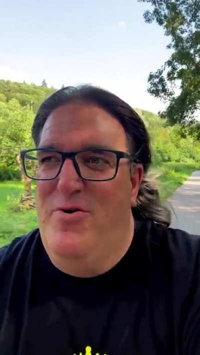 Einen hab ich noch 🤣🤣🤣🤣 wenn meinem Sohn das passieren würde die schwule Sau dem würde bestimmt einer abgehen 😜😜😂😂😂😂😂😂😂