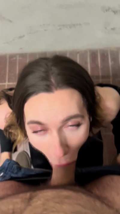 Sucking daddy’s cock on parking 😋😋😋