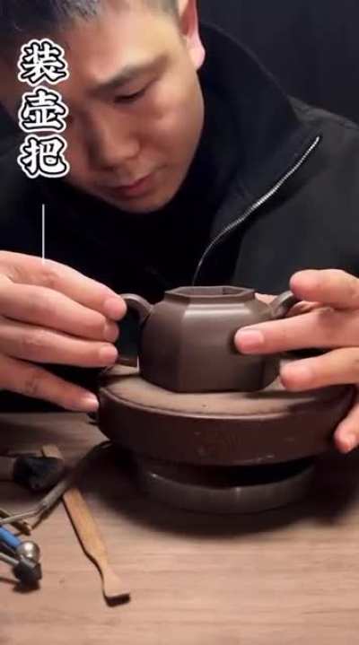 AJA comment était fabriqué les théière hexagonale fait main et c'est très intéressant !