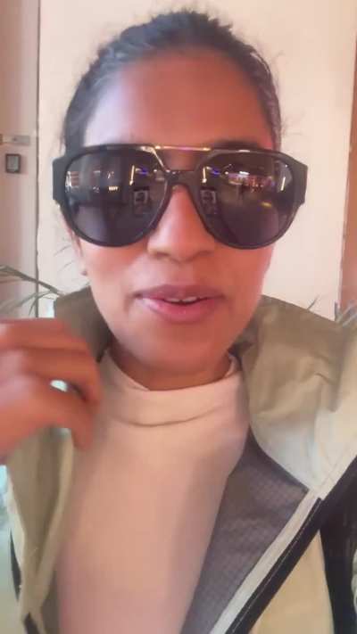 Singer Simran chaudhary sings 'Lutt le gya ' on Reddit AMA.