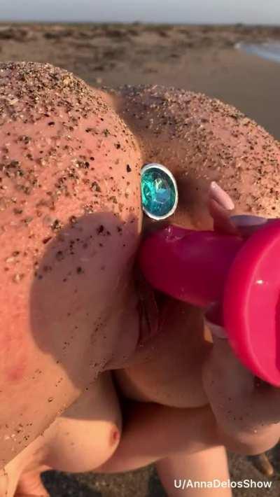 I wish one day i will be fucked on a beach 😋