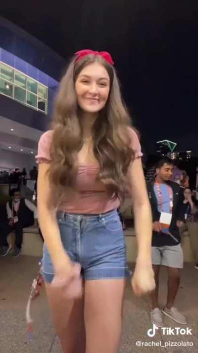 Wiggle DanceII Happy Girl