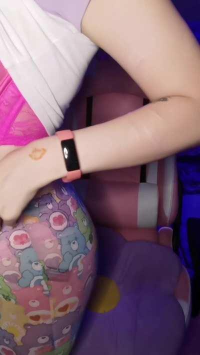 Petite Girl Started Her Game Live Streaming