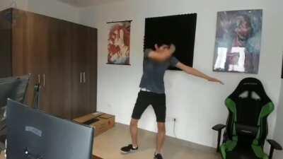 Rius es devorado por Giratina*. Automáticamente Luh: