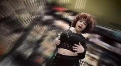 Shaking Ass in No Clarity