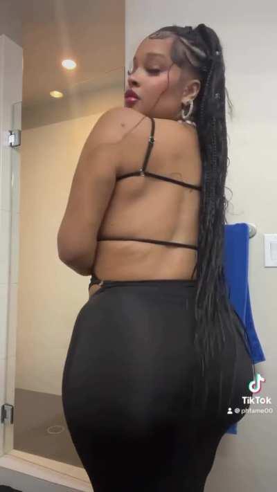 SEXY P.H.F.A.M.E 😍😍👅👅