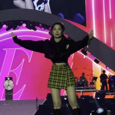 230610 - Dahyun making sure the waves at every ONCE (with a bonus half heart + pout at the end)