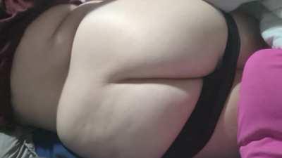 What do you think of these moms 🍑