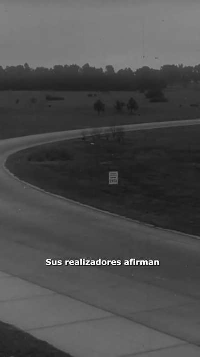 Mientras corre va refrescando el camino