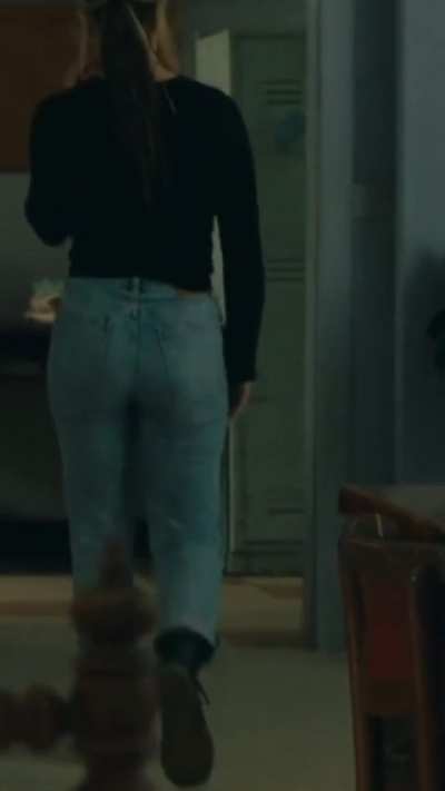 I know this a Hannah sub but Kaelen Ohm (Marielle Sinclair) butt is amazing 