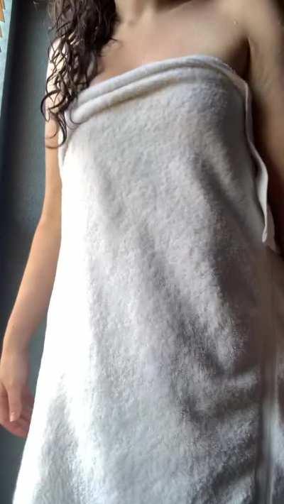 do you like the way I drop my towel for you?