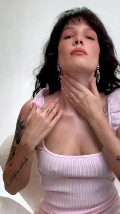 Halsey is a hot milf