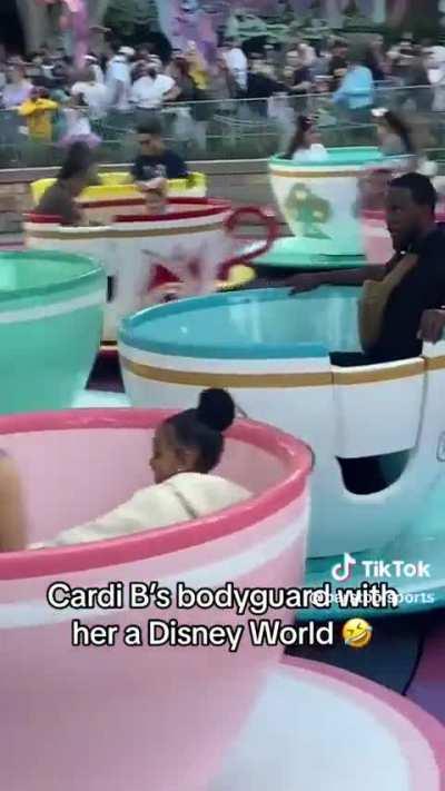 Someone show the Kardashians this