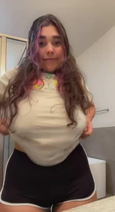 Would you creampie a curvy Latina like me?