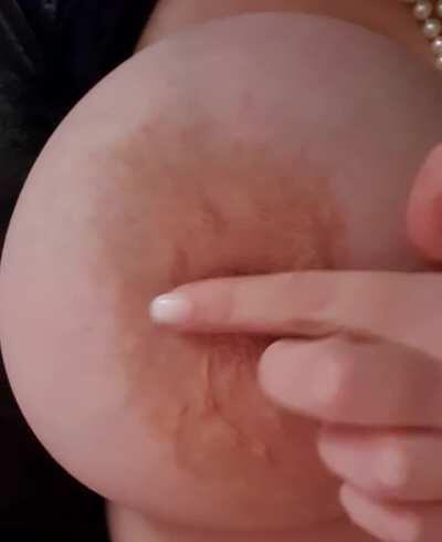 Where should my finger go next? 😏 [F]34