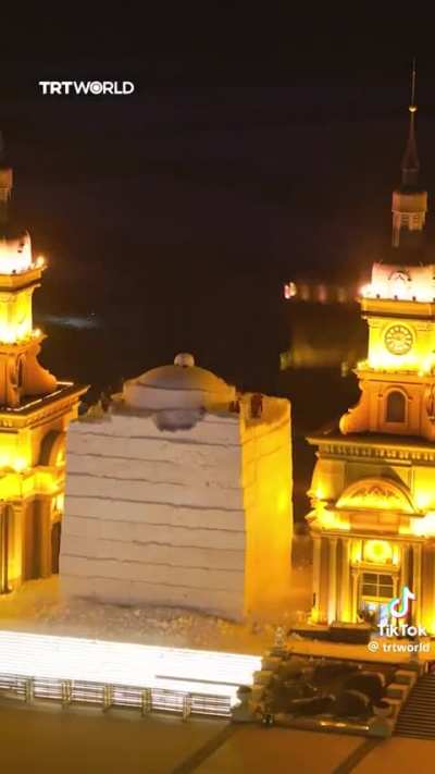 19m (62.3ft) snowman built over 10 days