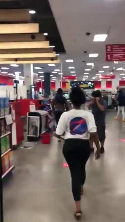 Rioters loot market in Minneapolis