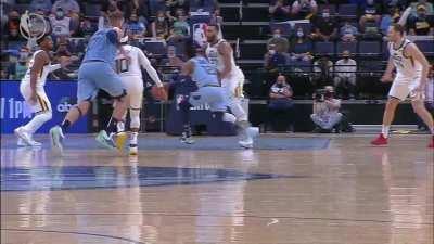 [Highlight] Ja really wants to dunk over Gobert...