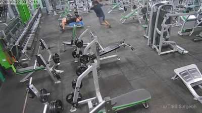 Man smashes weight into face