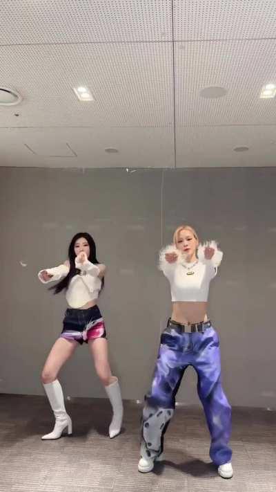 ITZY 'UNTOUCHABLE' CHALLENGE • RYUJIN & CHAERYEONG