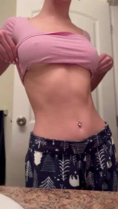 I&rsquo;m debating staying natural or getting a boob job