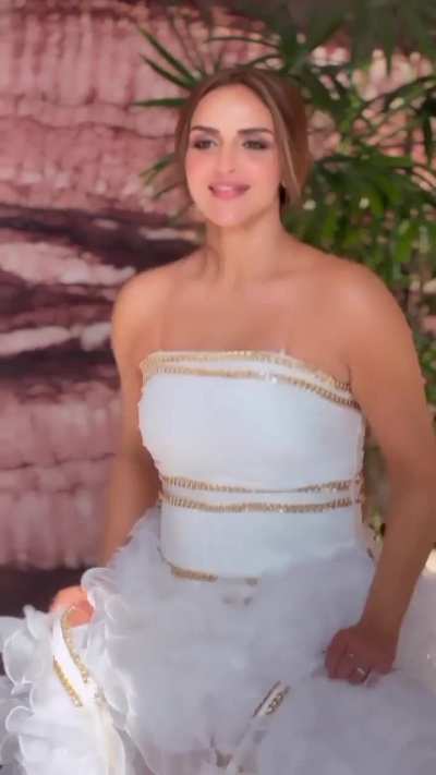 Esha Deol Jumping Smile 😊