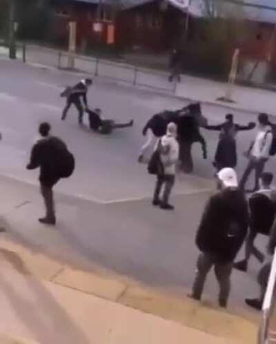 con amigos como esos para que quieres guarda espaldas