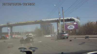 (Russia) Car splits in half