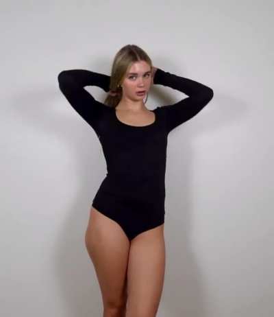 That 🍑 for a teen is ludicrous