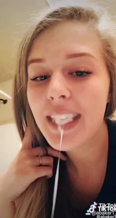 I love these (Toothpaste spitting trend)