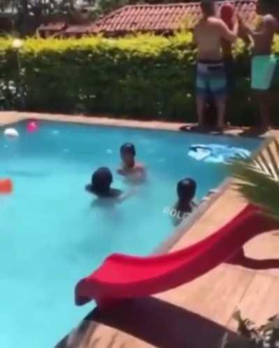 Guy accidentally waterboards himself