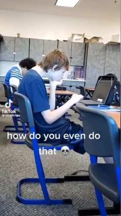xQc Posture OMEGALUL