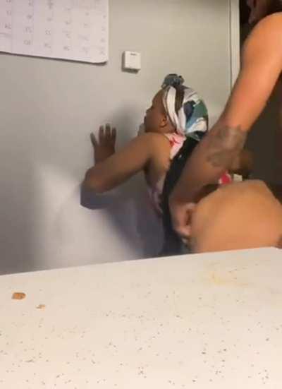 Clapping some fat cheeks