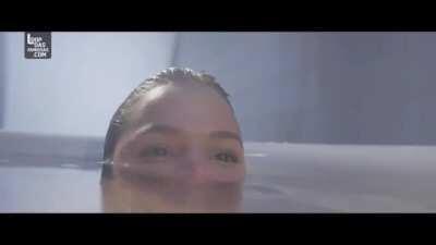 Bruna Marquezine nua em 