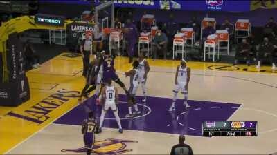 [Highlight] LeBron dumps the ball off to Drummond, who then misses the wide open dunk.