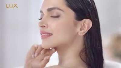 Deepika Padukone looks so hot when wet, just hardcore gangbang is what she deserves.