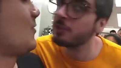 Eu ainda tô mim perguntando se Fox é macho