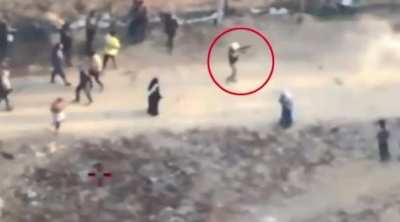 Drone beelden tonen dat Hamas terroristen schieten op Gazanen die noodhulp halen.