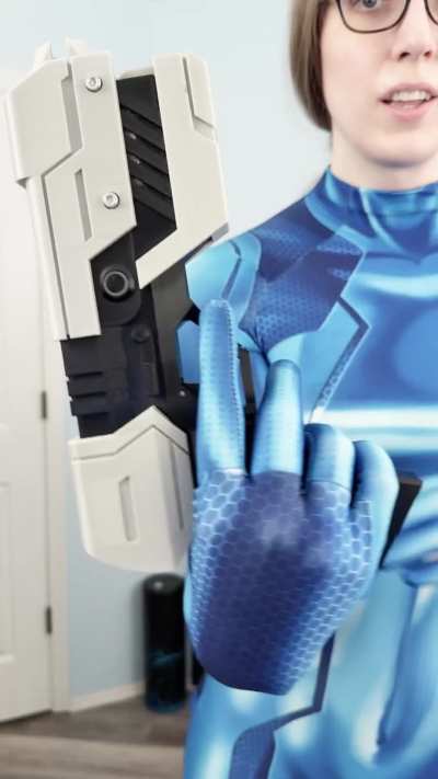 Testing out the Paralyzer gun I built in my Samus Zero Suit!