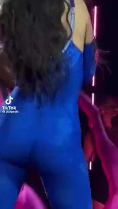 Dua is such a goddess 🤤