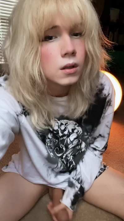 Horny selfies turned into a quick feel in front of the window 😋