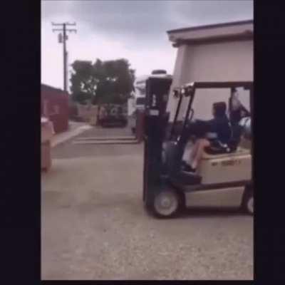 Correct me if I'm wrong but I believe this video belongs on this sub (source: Instagram)