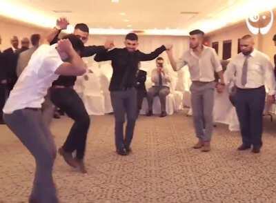 الله حيو الدبكة