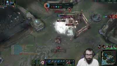 Allah'ın aslanı Heumrage ulti kaçıran Malphite'ı kibarca uyarıyor.