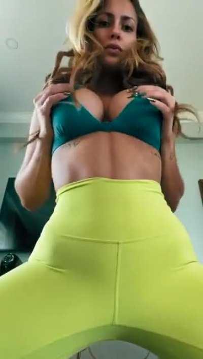 Kenia Gonzalez 🇨🇷 (@keniamusicr)